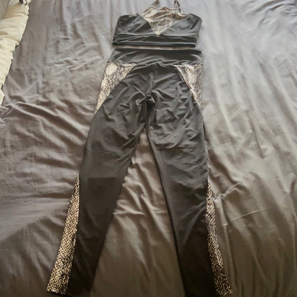 NWOT Forever 21 snake skin workout set